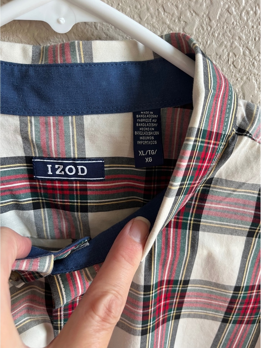 Izod men’s xl long sleeved button down shirt